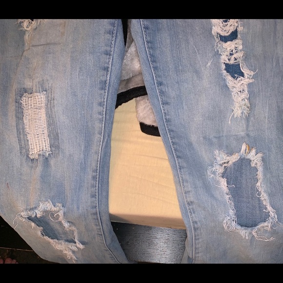 Almost Famous Jeans - Picture 3 of 5